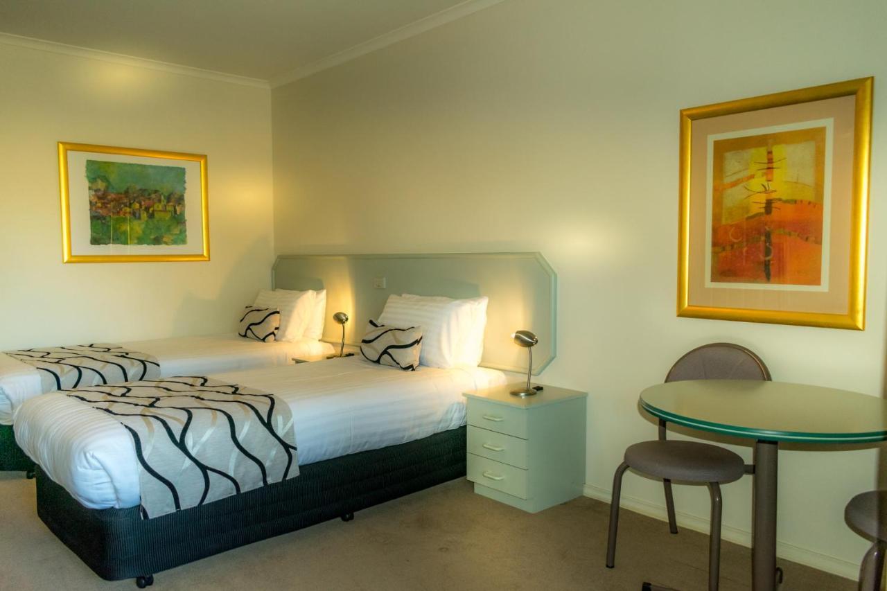 Deniliquin Country Club Motor Inn מראה חיצוני תמונה