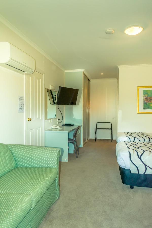 Deniliquin Country Club Motor Inn מראה חיצוני תמונה
