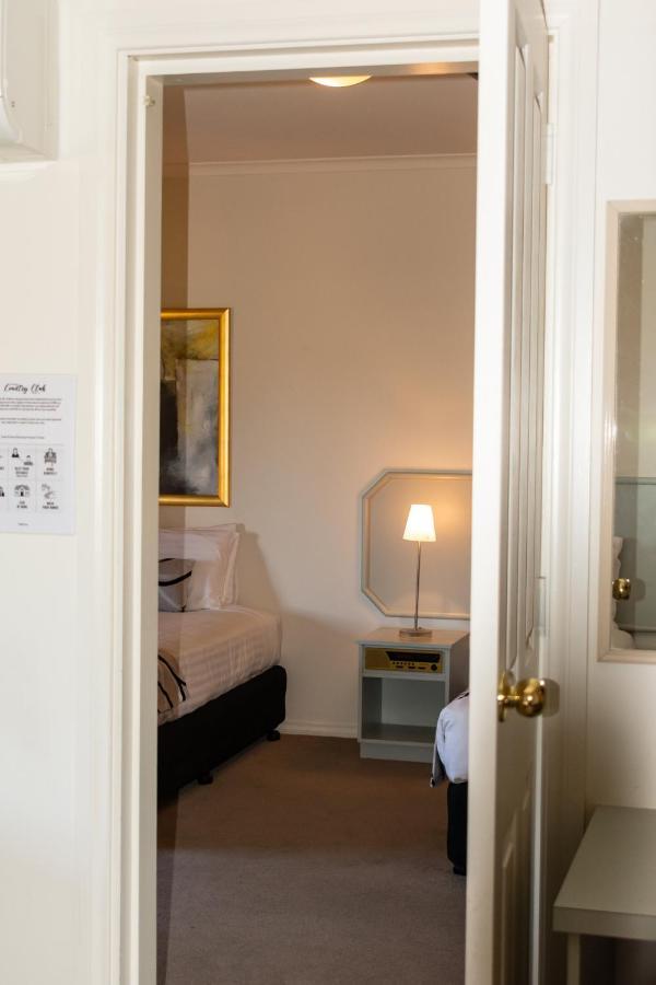 Deniliquin Country Club Motor Inn מראה חיצוני תמונה