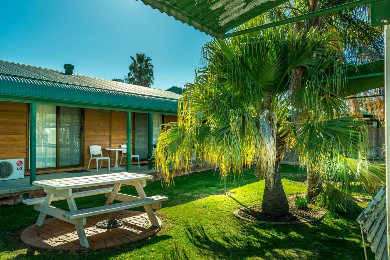 Deniliquin Country Club Motor Inn מראה חיצוני תמונה