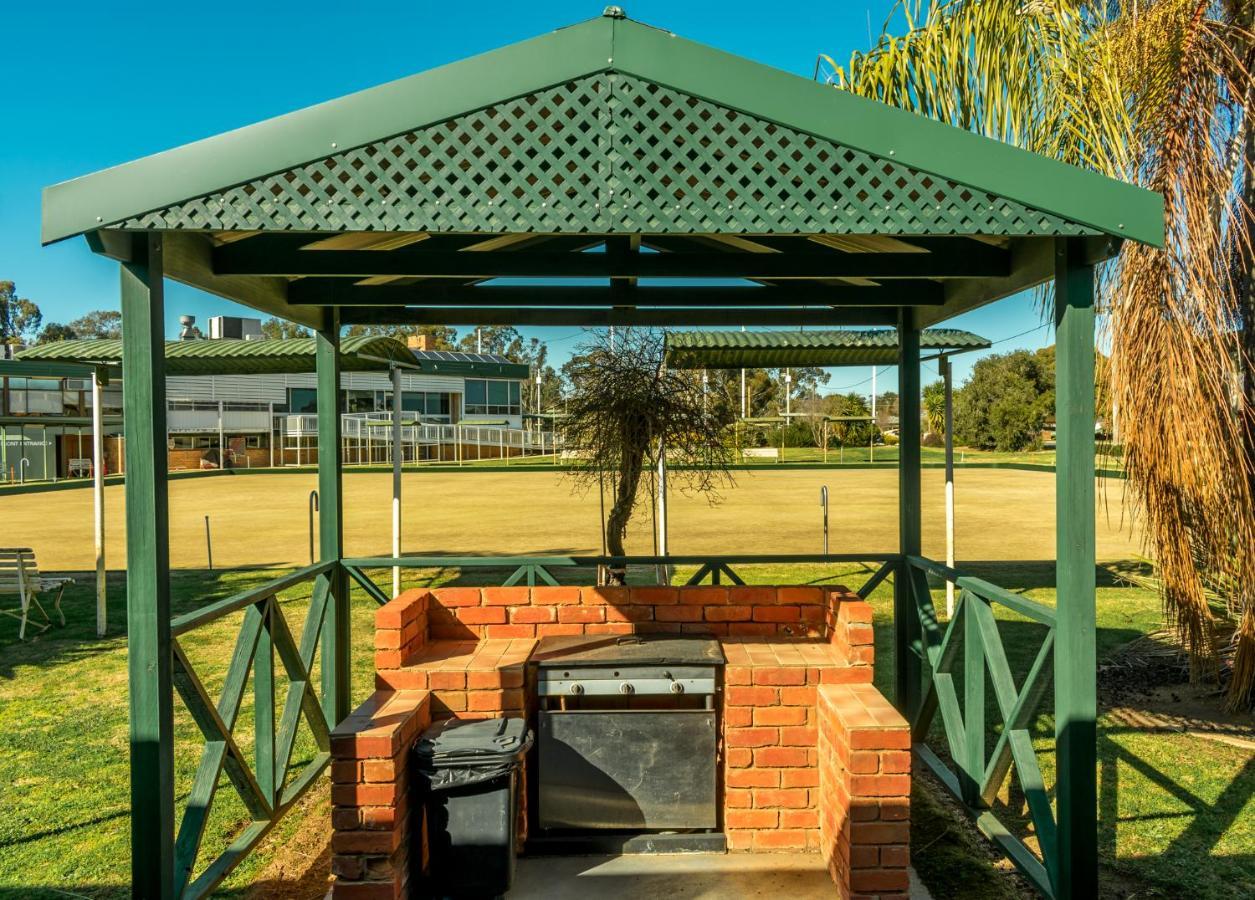 Deniliquin Country Club Motor Inn מראה חיצוני תמונה