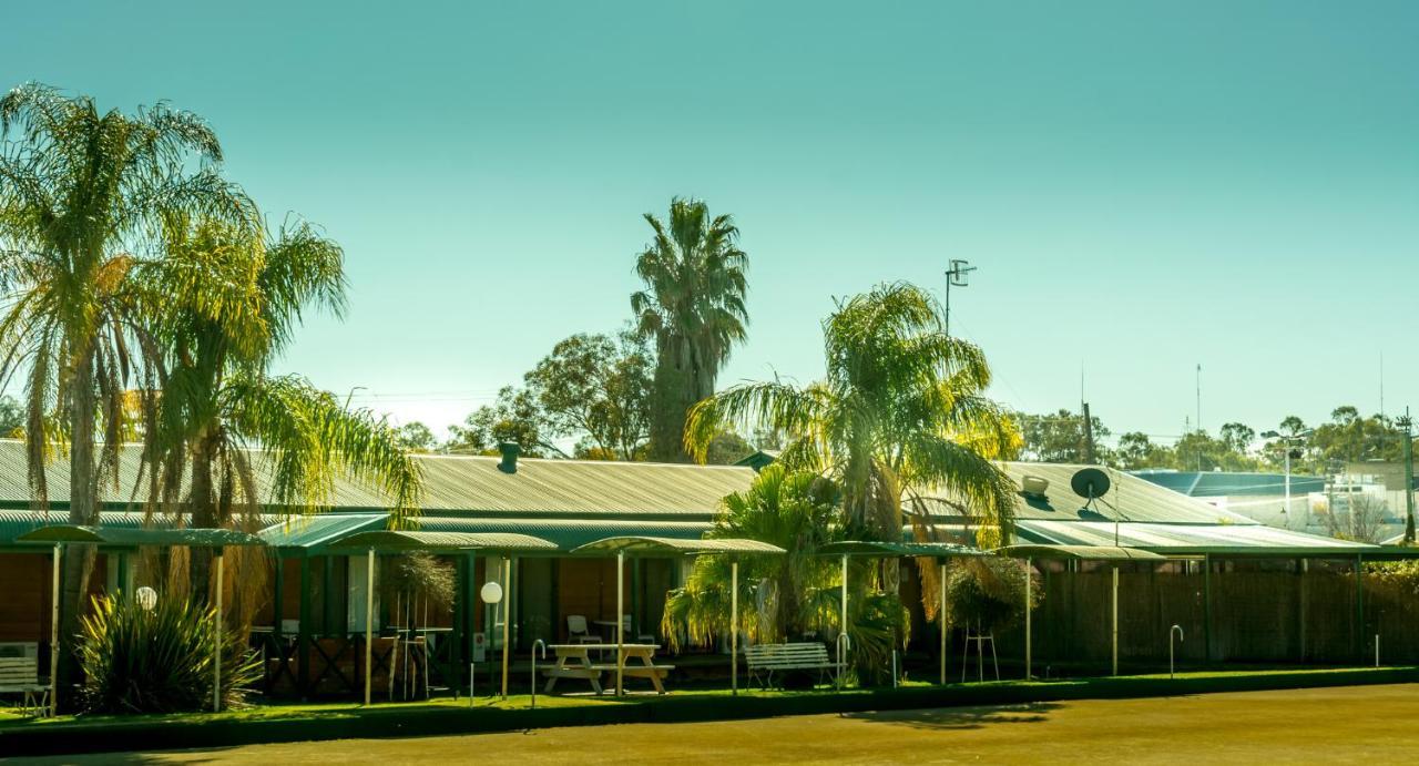 Deniliquin Country Club Motor Inn מראה חיצוני תמונה