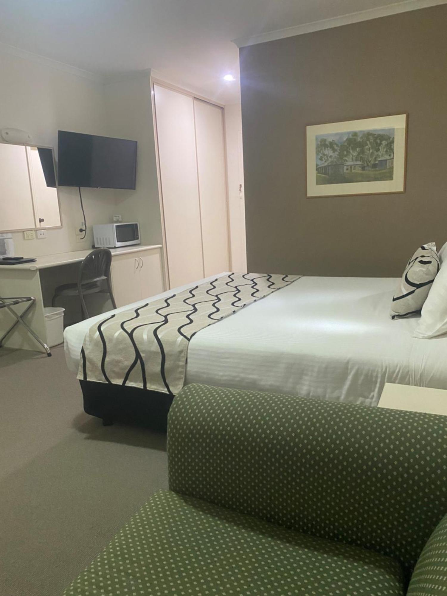 Deniliquin Country Club Motor Inn מראה חיצוני תמונה