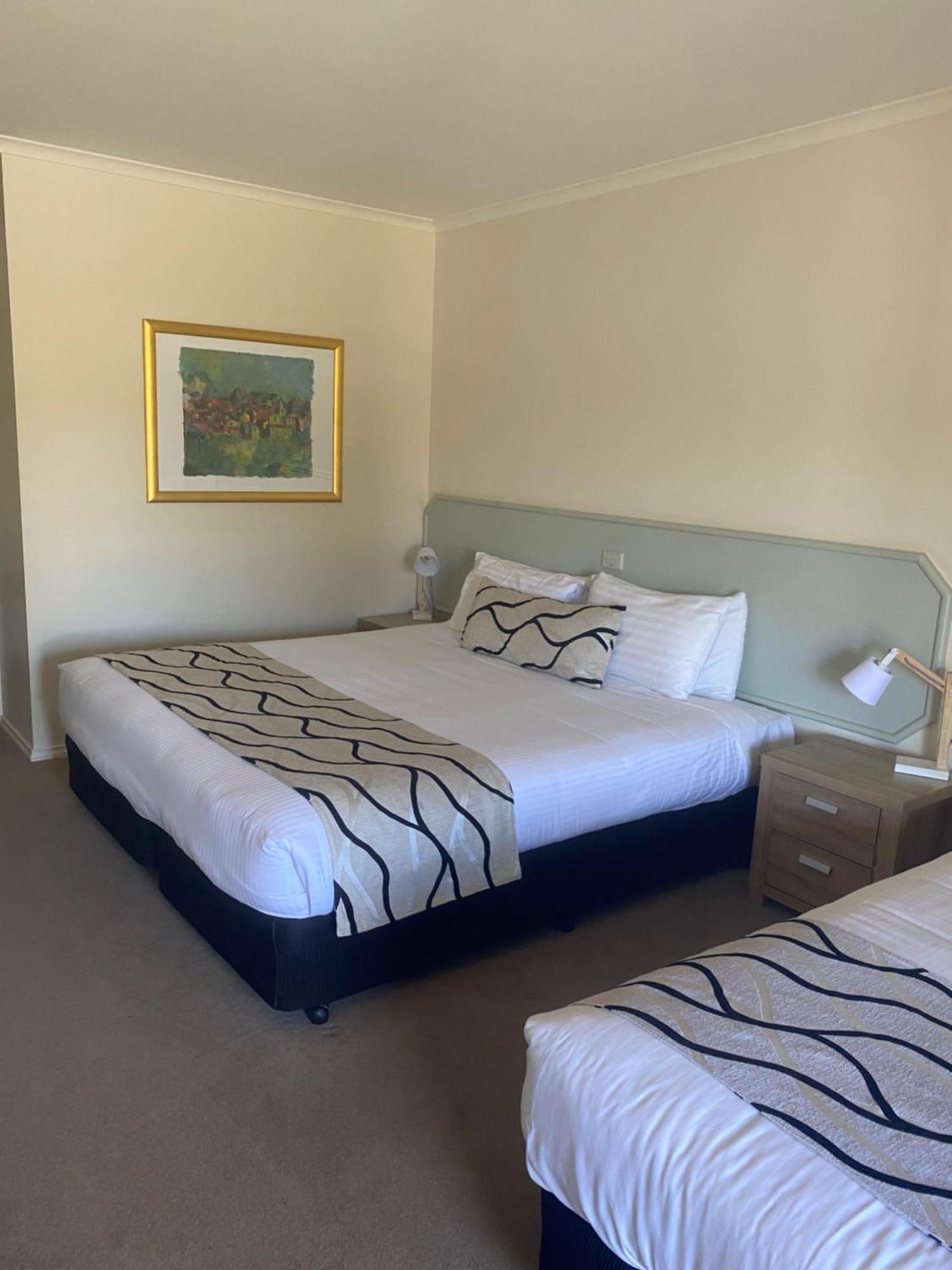 Deniliquin Country Club Motor Inn מראה חיצוני תמונה