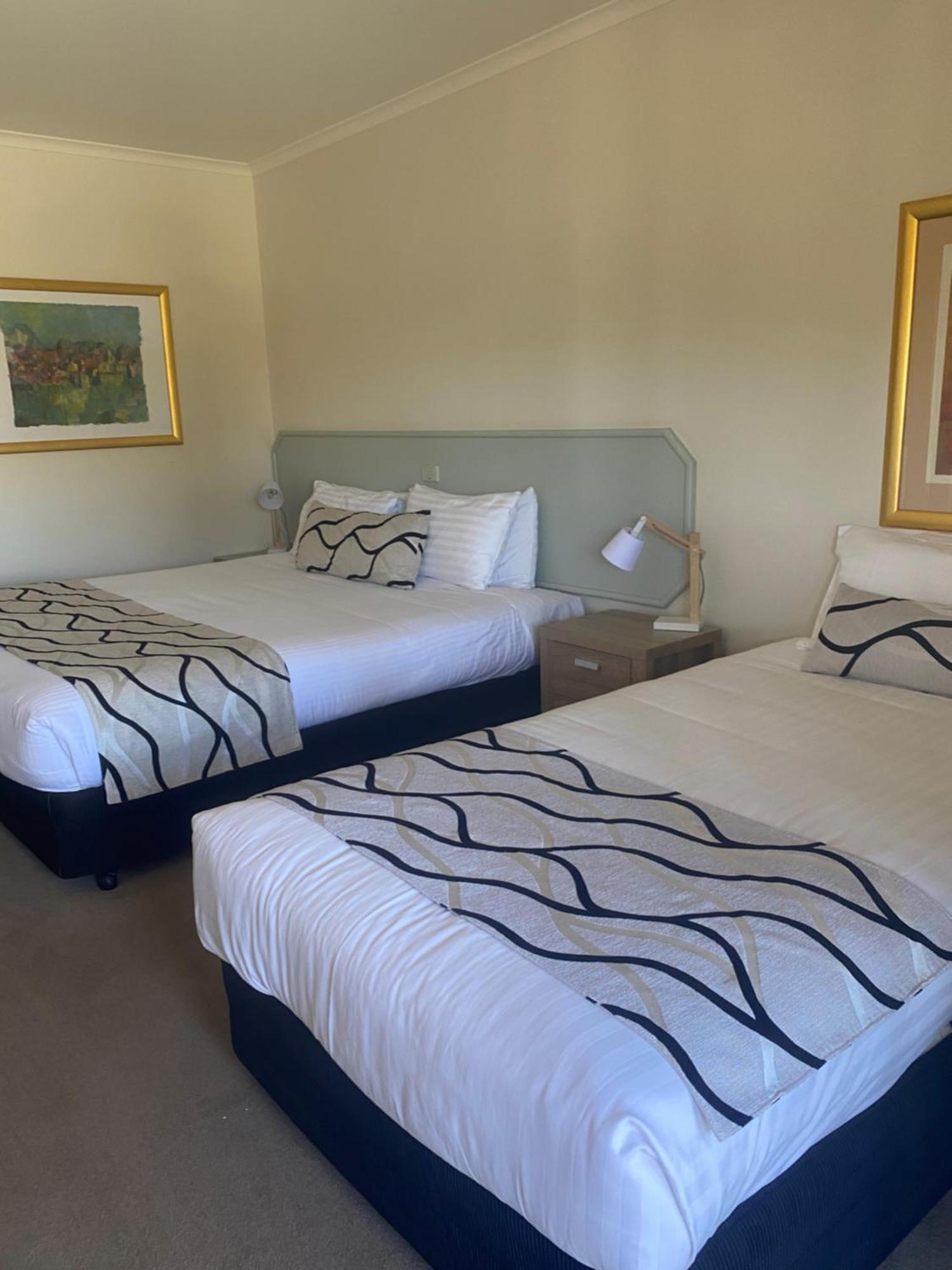 Deniliquin Country Club Motor Inn מראה חיצוני תמונה