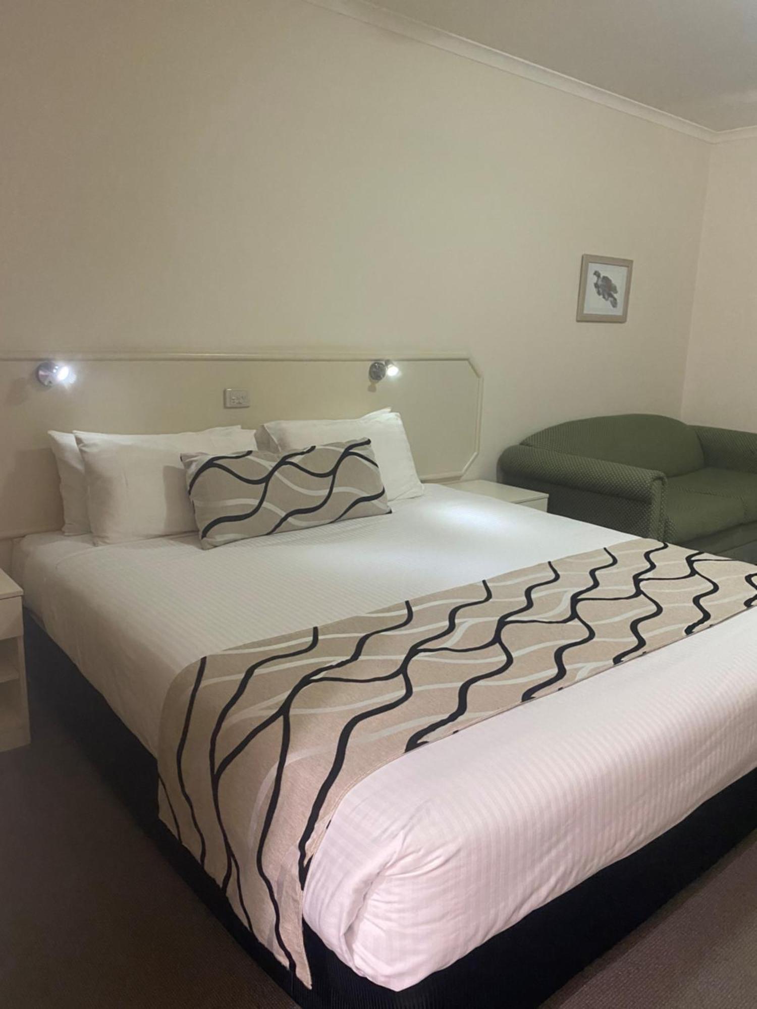 Deniliquin Country Club Motor Inn מראה חיצוני תמונה