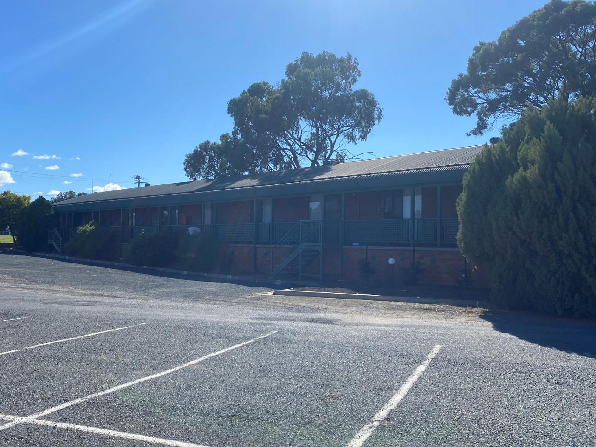 Deniliquin Country Club Motor Inn מראה חיצוני תמונה